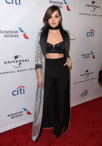 Actress-and-singer-Hailee-Steinfeld-wearing-CRISTALLINI-on-the-red-carpet-at-the-2016-Grammy-Awards-1A-335x480